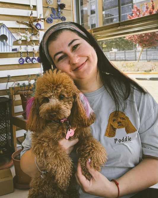 T-Shirt Embroidered Pet Portrait – Your pet's always with you!